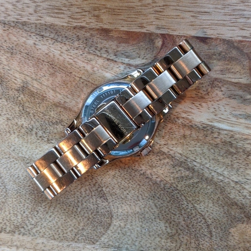 Michael Kors rose gold watch - Picture 3 of 4